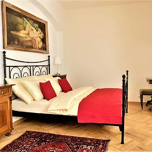 Small Luxury Palace Praga